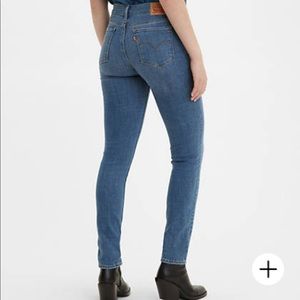 EUC Levis 711 skinny jeans